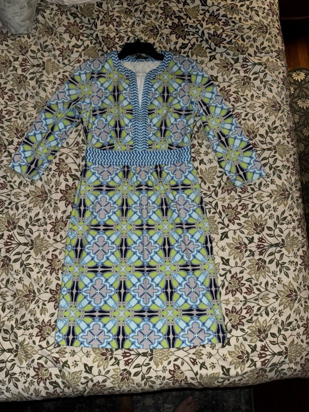 J. McLaughlin blue green geometric print V-neck Catalina cloth shift dress Small